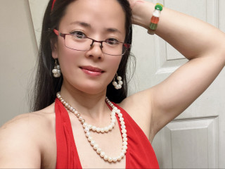 Alter: 36 / Waage - Alter: 154 / schlank - Geschlecht: weiblich - Ausrichtung: heterosexuell - Haare: schwarz / mittellang - Piercing: Zunge - bewebmaster-Alter: A - Hautfarbe: asiatisch - Augen: schwarz - Rasur: vollrasiert